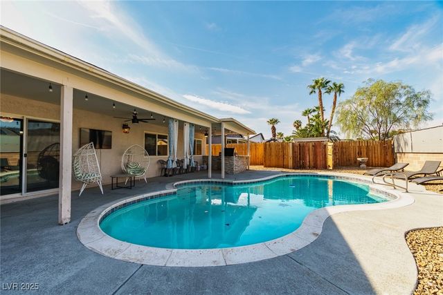 5551 Corral Circle, Las Vegas, NV 89119