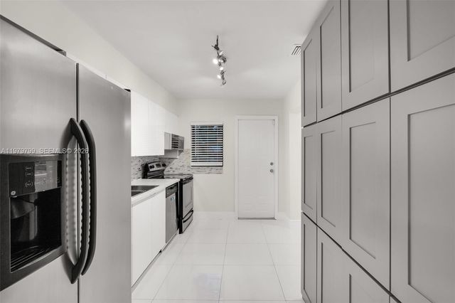 5655 NE 5th Ter 0, Oakland Park, FL 33334