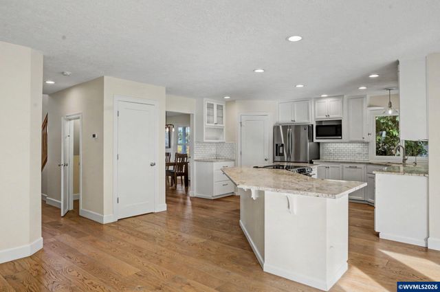 742 E Main St, Sublimity, OR 97385