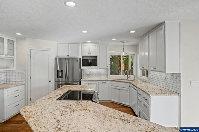 742 E Main St, Sublimity, OR 97385