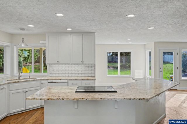 742 E Main St, Sublimity, OR 97385