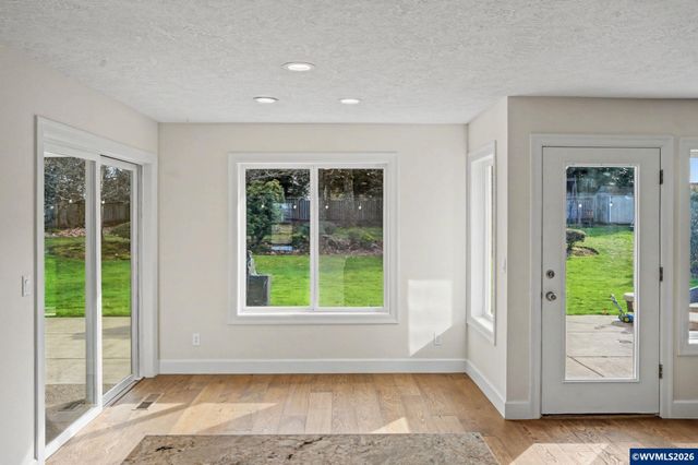 742 E Main St, Sublimity, OR 97385