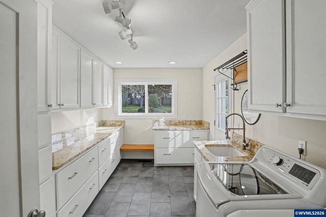 742 E Main St, Sublimity, OR 97385