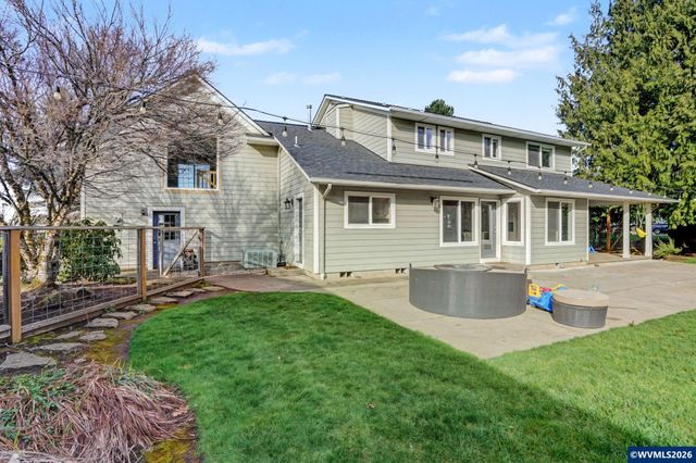 742 E Main St, Sublimity, OR 97385