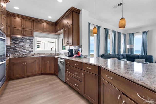 8257 Gulf Blvd, Navarre Beach, FL 32566