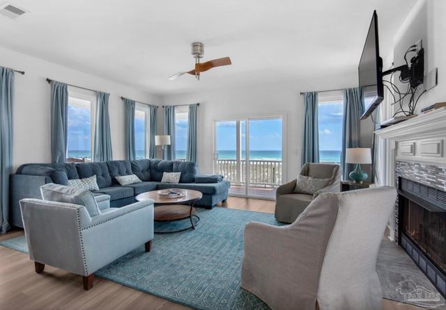 8257 Gulf Blvd, Navarre Beach, FL 32566