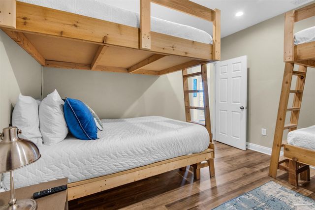 8257 Gulf Blvd, Navarre Beach, FL 32566