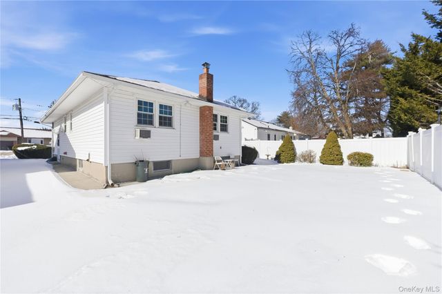 633 Evelyn Avenue, East Meadow, NY 11554