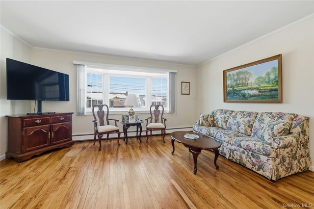 633 Evelyn Avenue, East Meadow, NY 11554