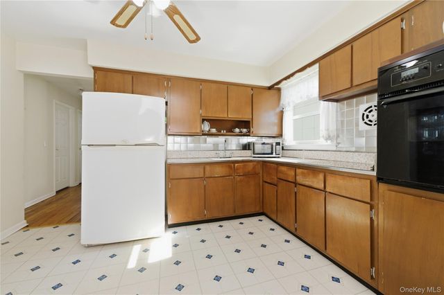 633 Evelyn Avenue, East Meadow, NY 11554