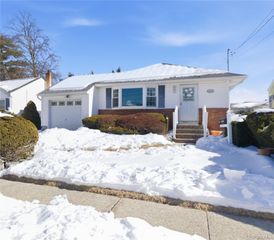 633 Evelyn Avenue, East Meadow, NY 11554