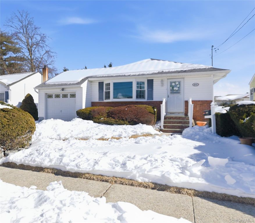 633 Evelyn Avenue, East Meadow, NY 11554