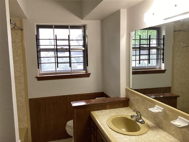 5403 Boots Road, Houston, TX 77091