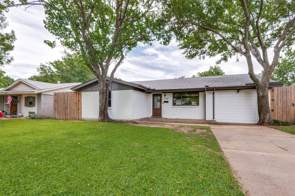 737 Cranbrook Lane, Grand Prairie, TX 75052