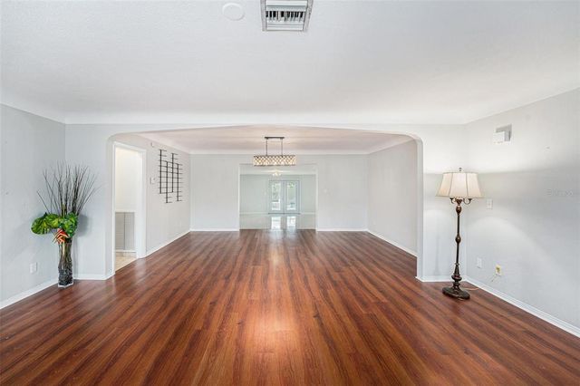 6727 BURLINGTON AVENUE N, St Petersburg, FL 33710