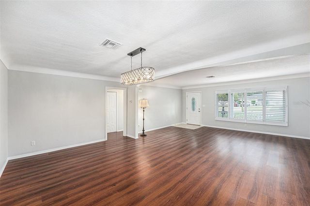 6727 BURLINGTON AVENUE N, St Petersburg, FL 33710