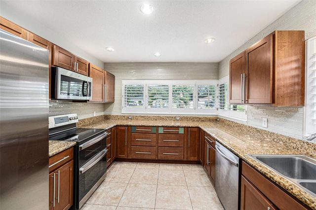 6727 BURLINGTON AVENUE N, St Petersburg, FL 33710