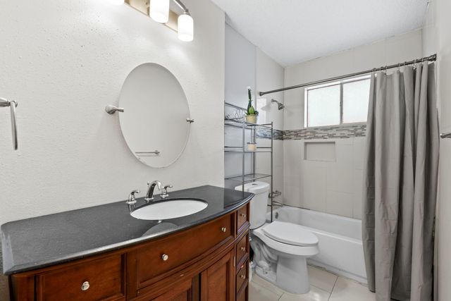 13430 Greenway Dr, Sugar Land, TX 77498