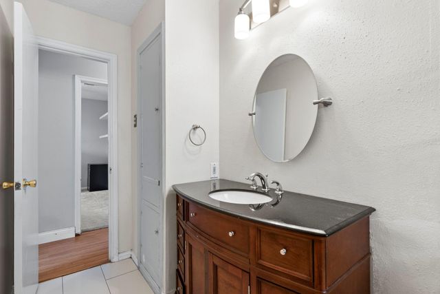 13430 Greenway Dr, Sugar Land, TX 77498