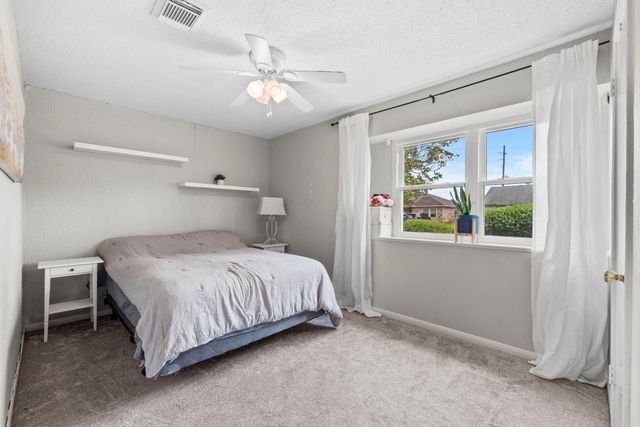 13430 Greenway Dr, Sugar Land, TX 77498
