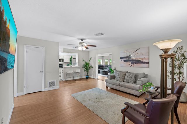 13430 Greenway Dr, Sugar Land, TX 77498