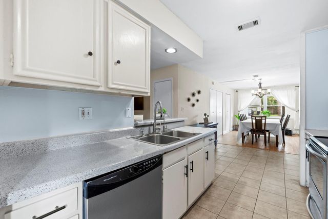 13430 Greenway Dr, Sugar Land, TX 77498