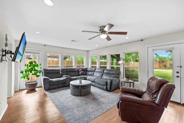 13430 Greenway Dr, Sugar Land, TX 77498