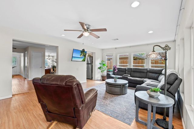 13430 Greenway Dr, Sugar Land, TX 77498
