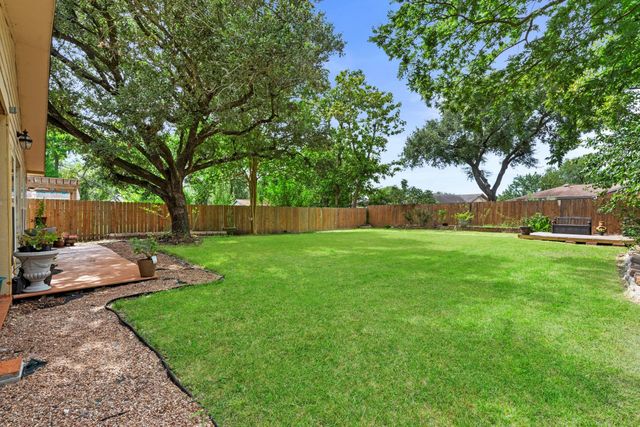 13430 Greenway Dr, Sugar Land, TX 77498