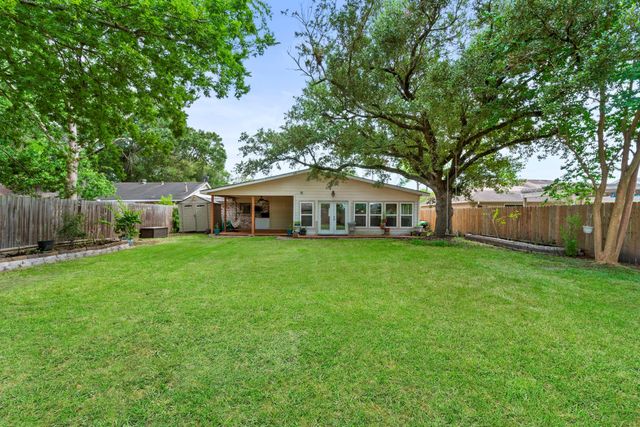 13430 Greenway Dr, Sugar Land, TX 77498