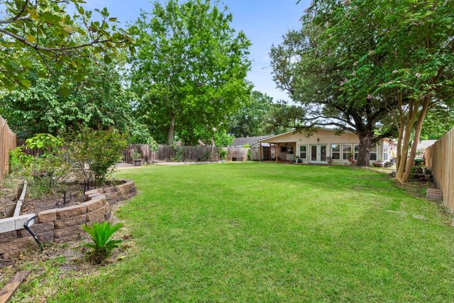 13430 Greenway Dr, Sugar Land, TX 77498