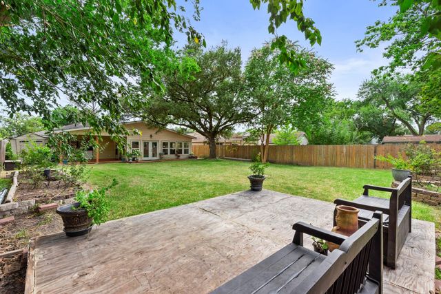 13430 Greenway Dr, Sugar Land, TX 77498