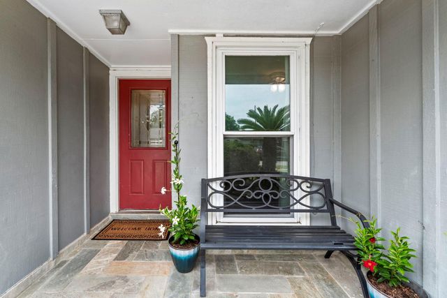 13430 Greenway Dr, Sugar Land, TX 77498