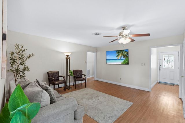 13430 Greenway Dr, Sugar Land, TX 77498