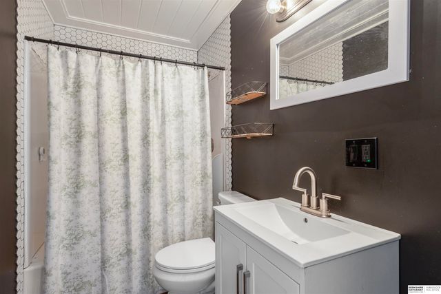 6615 Charles Street, Omaha, NE 68132