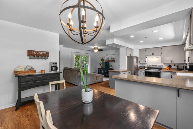 2404 Skyline DRIVE, West Bend, WI 53090