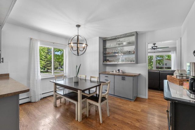 2404 Skyline DRIVE, West Bend, WI 53090