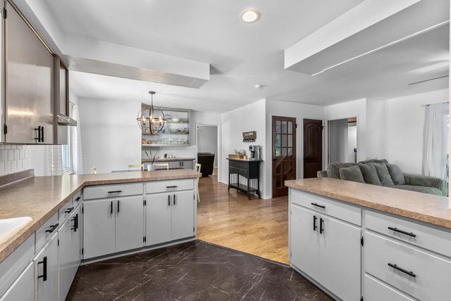 2404 Skyline DRIVE, West Bend, WI 53090
