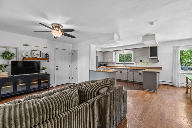 2404 Skyline DRIVE, West Bend, WI 53090