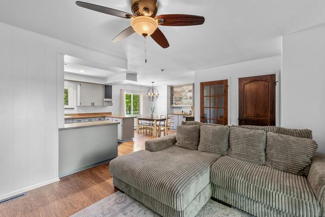 2404 Skyline DRIVE, West Bend, WI 53090