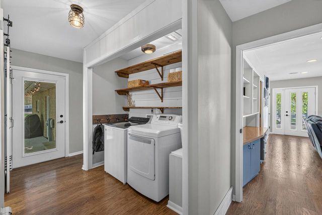 2404 Skyline DRIVE, West Bend, WI 53090