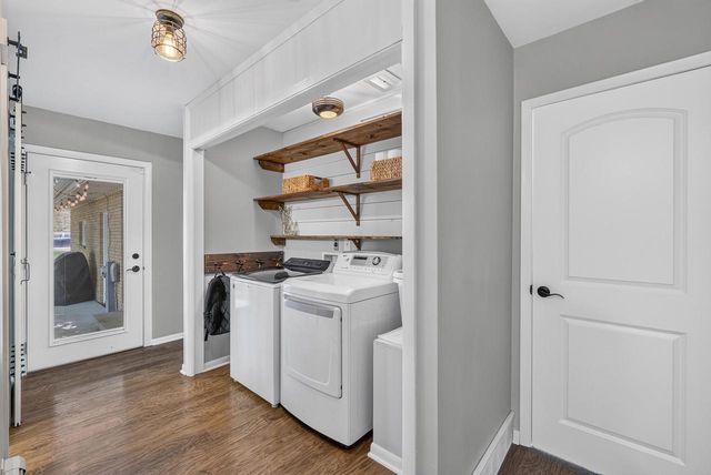 2404 Skyline DRIVE, West Bend, WI 53090