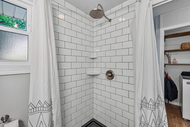 2404 Skyline DRIVE, West Bend, WI 53090