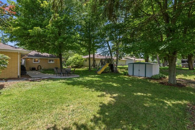 2404 Skyline DRIVE, West Bend, WI 53090