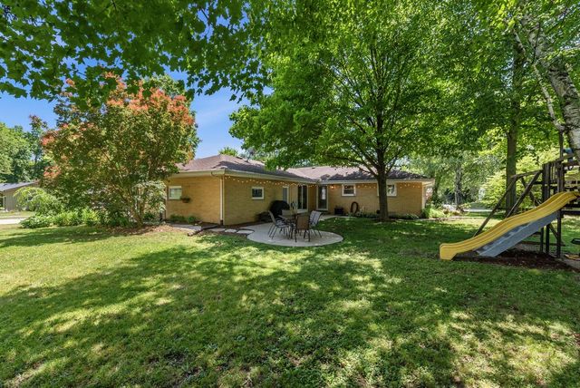 2404 Skyline DRIVE, West Bend, WI 53090