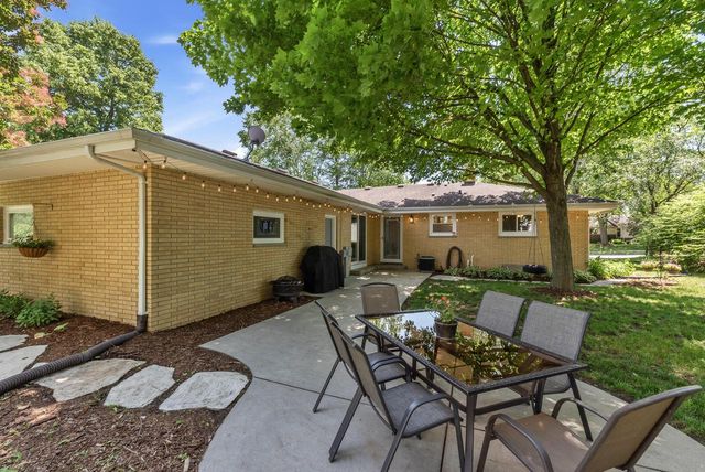 2404 Skyline DRIVE, West Bend, WI 53090