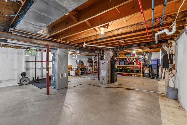 2404 Skyline DRIVE, West Bend, WI 53090