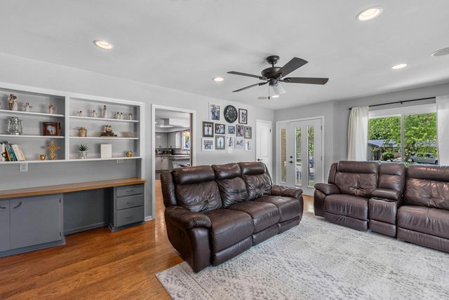 2404 Skyline DRIVE, West Bend, WI 53090