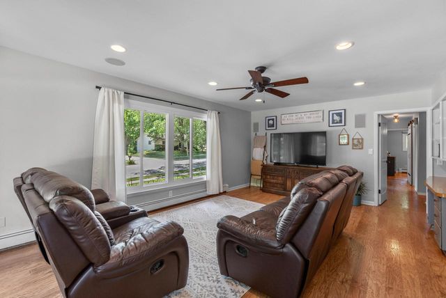 2404 Skyline DRIVE, West Bend, WI 53090
