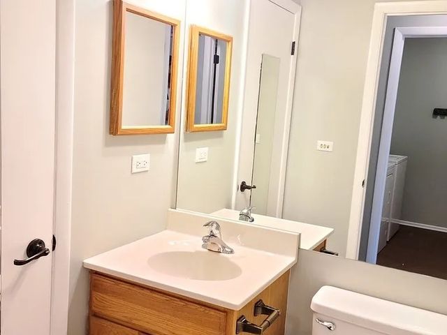 221 Hawthorne Court C1, Schaumburg, IL 60193